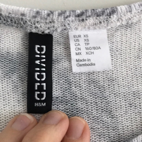 ⭐️3/$20 Oversized knitted H&M top - Picture 3 of 4